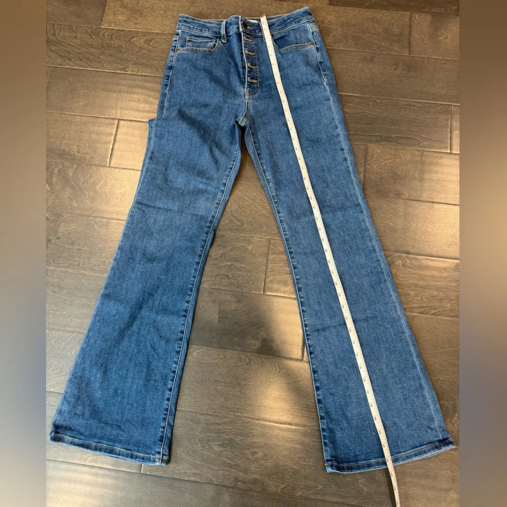Stylish High Rise Button-Fly Jeans - Picture 5 of 5